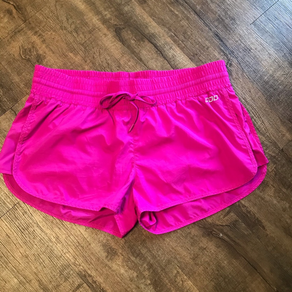 Lorna Jane Running Shorts Magenta Med Back Pockets
